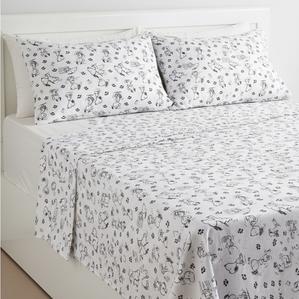 White and Black Patterned Bedding Set